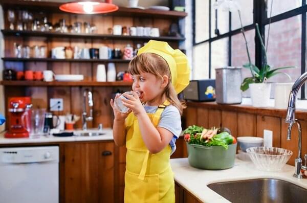 kids drinking purified water